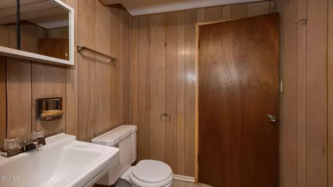 Bath - 433 9th St E, Dickinson, ND 58601 photo 5 of 5