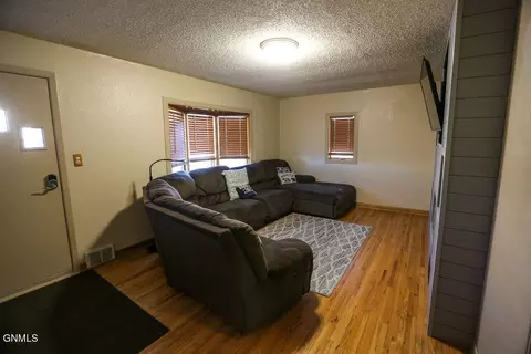 1015 11th St W, Williston, ND 58801 photo 7