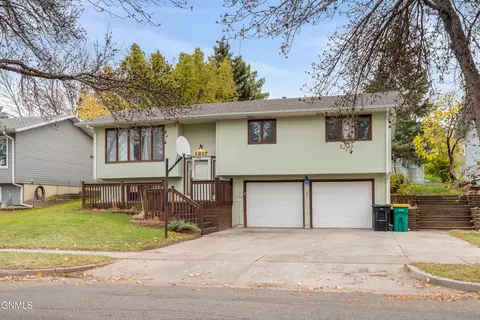 1817 Kennedy Ave, Bismarck, ND 58501