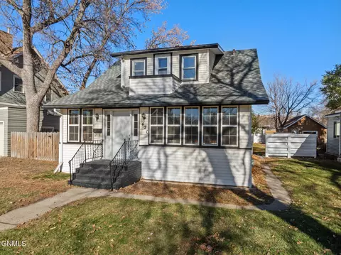 420 5th Ave Nw Ave NW, Minot, ND 58703