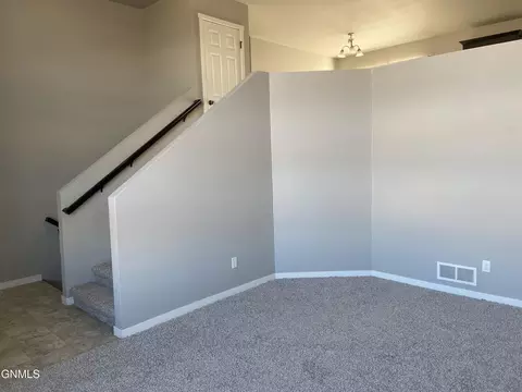 403 Cobblestone Loop SW, Mandan, ND 58554 photo 7
