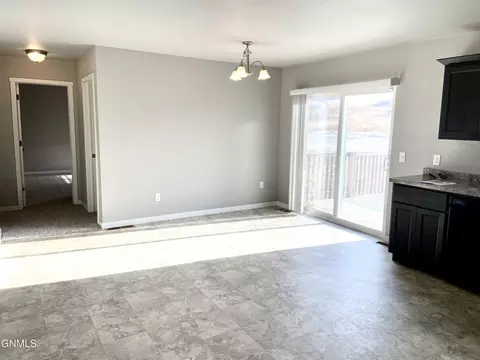 403 Cobblestone Loop SW, Mandan, ND 58554 photo 12
