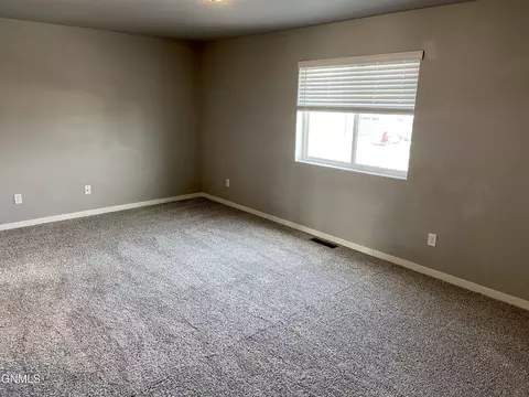 403 Cobblestone Loop SW, Mandan, ND 58554 photo 16