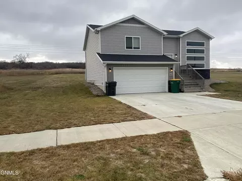 403 Cobblestone Loop SW, Mandan, ND 58554