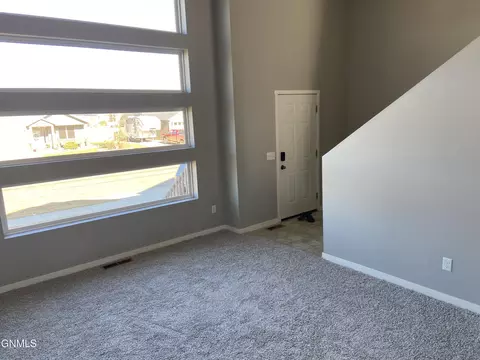 403 Cobblestone Loop SW, Mandan, ND 58554 photo 6