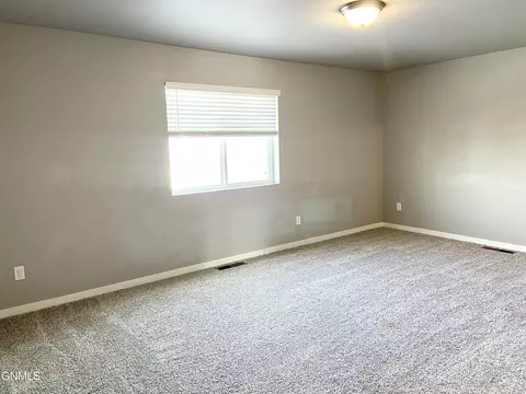 403 Cobblestone Loop SW, Mandan, ND 58554 photo 14