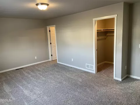 403 Cobblestone Loop SW, Mandan, ND 58554 photo 15