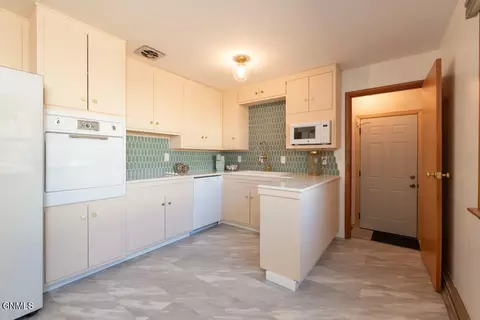 Kitchen - 302 W Divide Ave, Bismarck, ND 58501 photo 2 of 2
