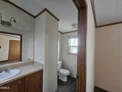 1005 27th St W, Williston, ND 58801 photo 11