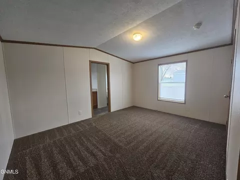 1005 27th St W, Williston, ND 58801 photo 8