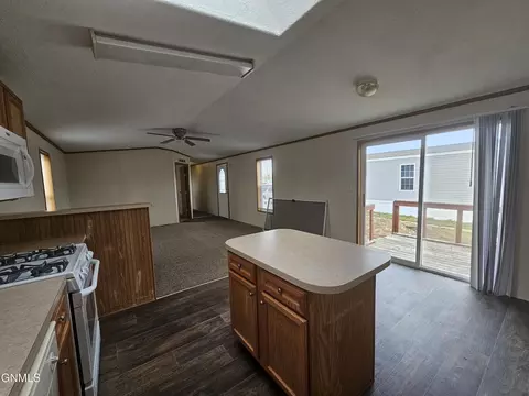 1005 27th St W, Williston, ND 58801 photo 7
