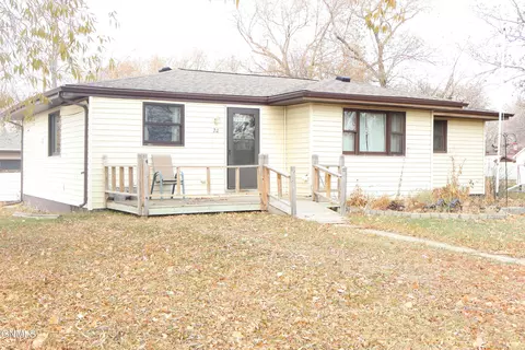211 Clark St, Portal, ND 58772