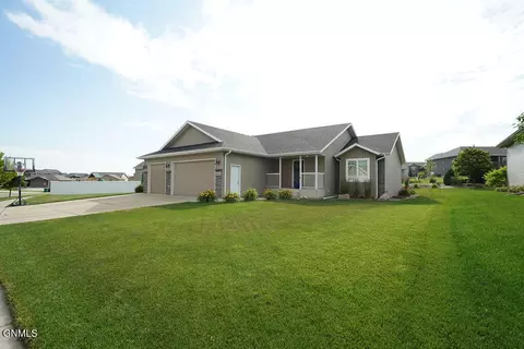 613 Slate Dr, Bismarck, ND 58503