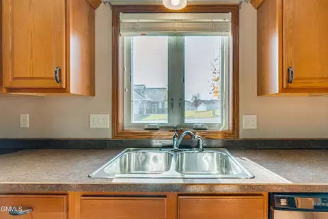 Kitchen - 2014 Bay Hill Loop, Bismarck, ND 58503 photo 6 of 7