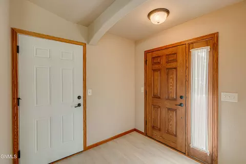 Entry Way - 2014 Bay Hill Loop, Bismarck, ND 58503 photo 2 of 3