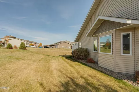 Exterior - 2014 Bay Hill Loop, Bismarck, ND 58503 photo 6 of 10