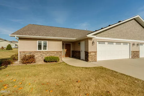 2014 Bay Hill Loop, Bismarck, ND 58503