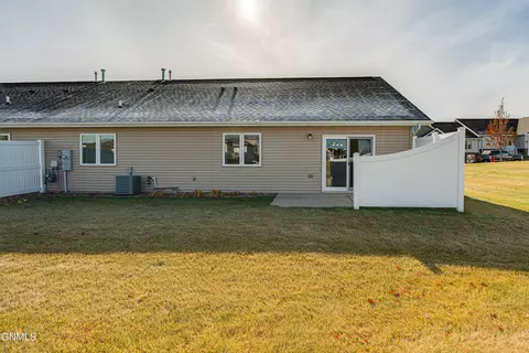 Exterior - 2014 Bay Hill Loop, Bismarck, ND 58503 photo 7 of 10