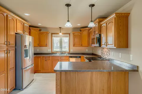 Kitchen - 2014 Bay Hill Loop, Bismarck, ND 58503 photo 2 of 7
