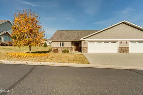 Exterior - 2014 Bay Hill Loop, Bismarck, ND 58503 photo 2 of 10