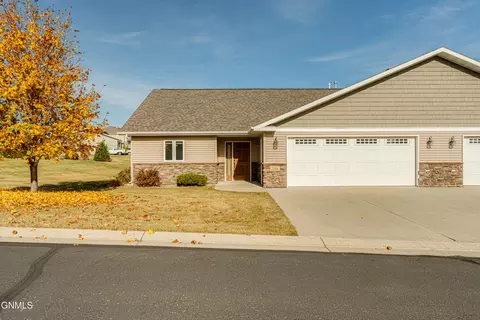 Exterior - 2014 Bay Hill Loop, Bismarck, ND 58503 photo 5 of 10