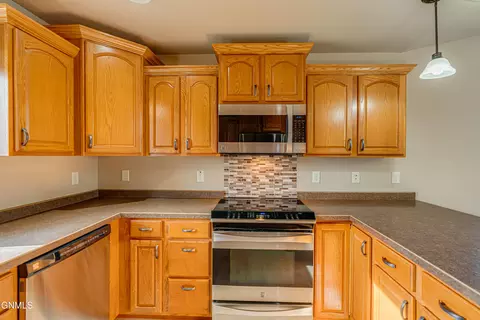 Kitchen - 2014 Bay Hill Loop, Bismarck, ND 58503 photo 4 of 7