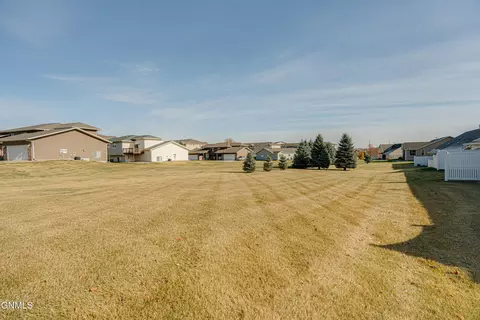 Exterior - 2014 Bay Hill Loop, Bismarck, ND 58503 photo 4 of 10