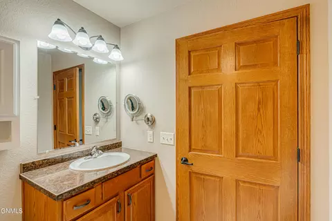 Bath - 2014 Bay Hill Loop, Bismarck, ND 58503 photo 3 of 8