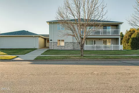 2930 Iowa Ln, Bismarck, ND 58503