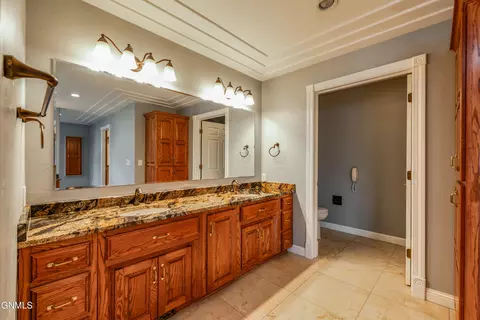 Bath - 2240 Harbor Dr, Bismarck, ND 58504 photo 9 of 10