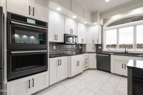 Kitchen - 2240 Harbor Dr, Bismarck, ND 58504 photo 5 of 8