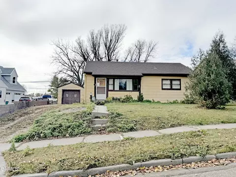 1117 Avenue B W, Bismarck, ND 58501