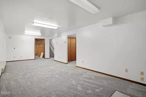 2502 15th Ave W, Williston, ND 58801 photo 30