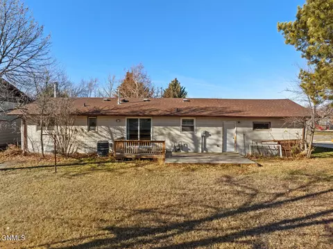 2502 15th Ave W, Williston, ND 58801 photo 4