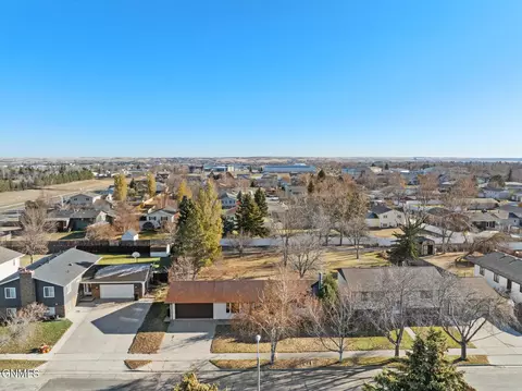 2502 15th Ave W, Williston, ND 58801 photo 6