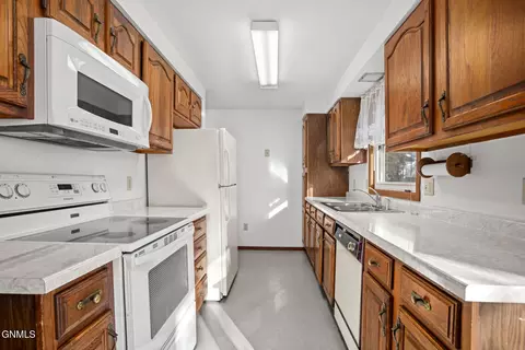 2502 15th Ave W, Williston, ND 58801 photo 16
