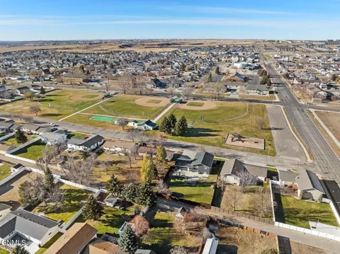 2502 15th Ave W, Williston, ND 58801 photo 8