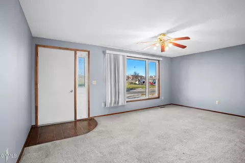 2502 15th Ave W, Williston, ND 58801 photo 11