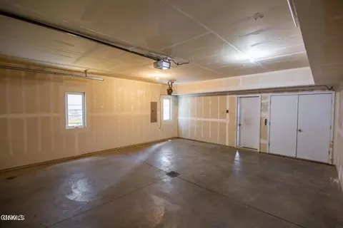 3209 Kenner Lp, Bismarck, ND 58504 photo 22