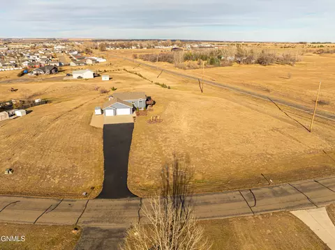 6550 Stonewood Way, Bismarck, ND 58504