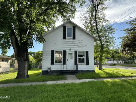 322 N 14th St, Bismarck, ND 58501