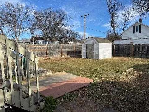 1313 E Rosser Ave, Bismarck, ND 58501 photo 2