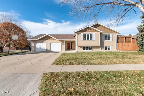 514 Wachter Ave, Bismarck, ND 58504