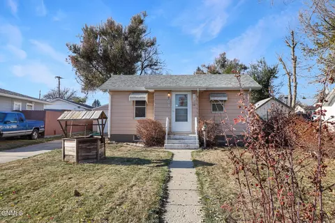 905 6th Ave E, Williston, ND 58801 photo 3