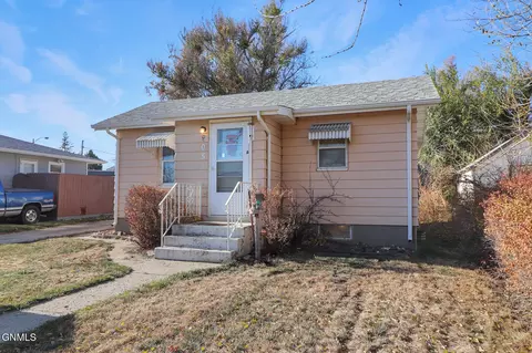 905 6th Ave E, Williston, ND 58801 photo 4