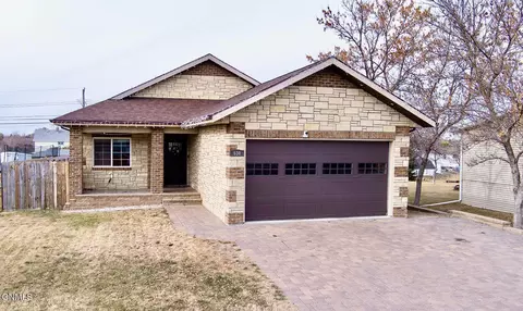 530 2nd Ave SE, Dickinson, ND 58601