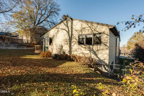 Exterior - 1409 15th St SE, Mandan, ND 58554 photo 9 of 13
