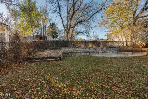 Exterior - 1409 15th St SE, Mandan, ND 58554 photo 11 of 13