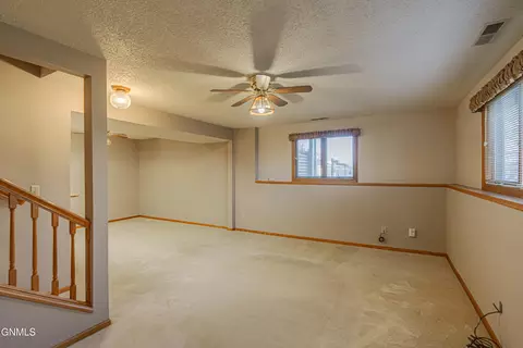 Living - 1409 15th St SE, Mandan, ND 58554 photo 8 of 9