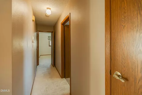 Entry Way - 1409 15th St SE, Mandan, ND 58554 photo 2 of 3